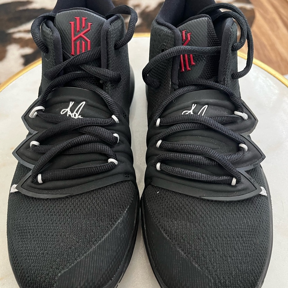 KYRIE 5 GS 'BRED'